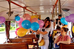 В день города трамвай счастья радует одесситов (ФОТО, ВИДЕО)
