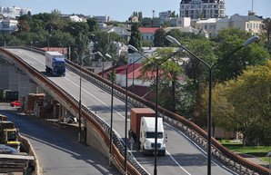 В порту Одессы открыли движение на шестикилометровой эстакаде после ремонта