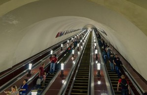 На киевской станции метро будут ремонтировать эскалаторы