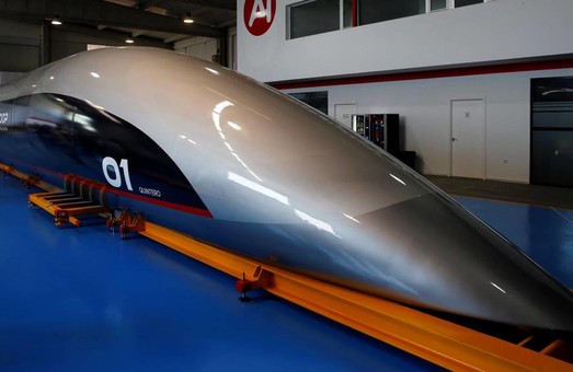 В Испании показали, как будет выглядеть капсула «Hyperloop»