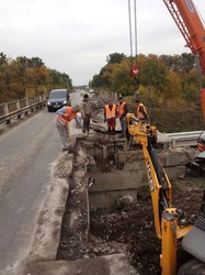 В Киевской области ведут работы по ремонту путепровода над железной дорогой