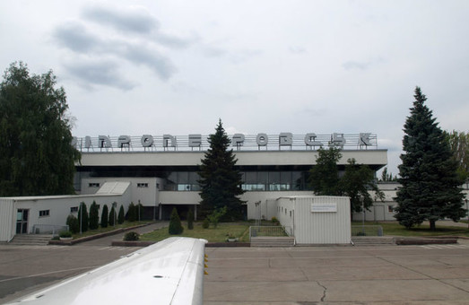 Владимир Омелян обещает деньги на реконструкцию аэропорта в Днепре