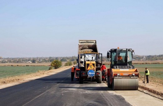 Замминистра инфраструктуры проинспектировал ремонт дорог в Одесской области