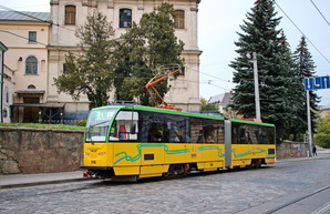С начала года во Львове отремонтировали 15 трамваев и 16 троллейбусов