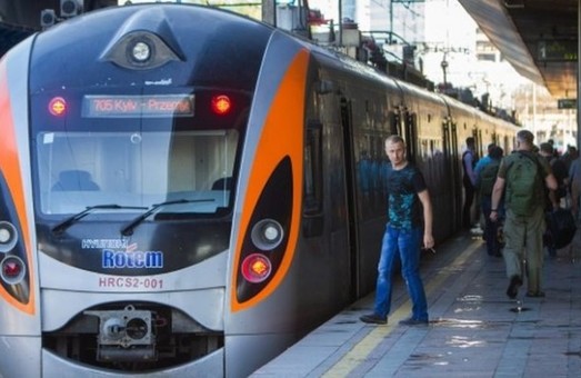 В «Укрзализныце» зафиксировали рост пассажирских перевозок в Европу