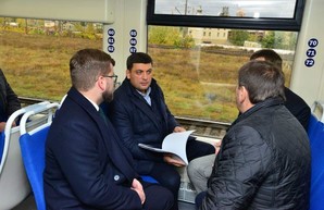 Гройсман и Омелян уже прокатились на рельсовом автобусе в Борисполь