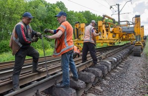 Железнодорожники Украины с начала года отремонтировали полторы тысячи километров путей