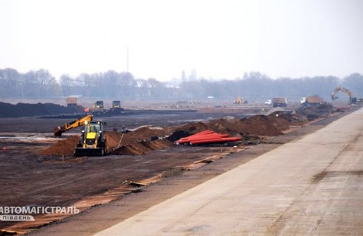 Новую взлетно-посадочную полосу в Одессе будут строить и зимой