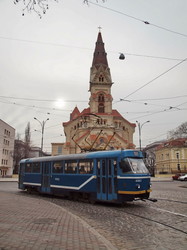 Фото дня: одесские трамваи с видом на лютеранскую кирху