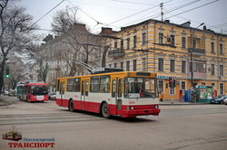 Как в Одессе старые троллейбусы "укорачивают" (ФОТО)
