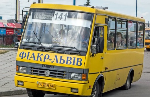 Жители городка Пустомыти блокировали управление транспорта во Львове