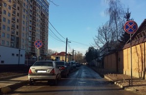 В Одессе на улице Литературной теперь нельзя парковать транспорт