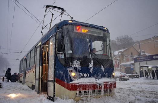Одесский транспорт 9 лет назад: как город погрузился в снежный коллапс (ФОТО)