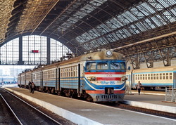 Как и где «Укрзализныця» восстанавливает пассажирские вагоны?