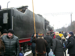 Во Львове курсирует праздничный ретро-поезд под паровозом Эр-797-86