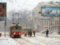 Как одесский транспорт остановился в снегу в 2014 году (ФОТО)
