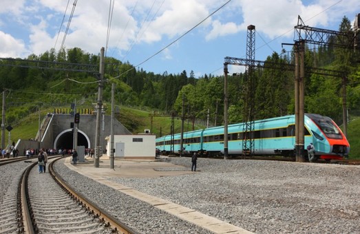 Крюковский вагоностроительный завод в 2019 году построит шесть дизель-поездов и начнет проектировать электричку