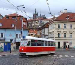 По улицам Праги курсирует ретро-трамвай «Tatra T1» (ФОТО)