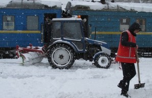 На Одесской железной дороге со снегом боролись полторы тысячи железнодорожников