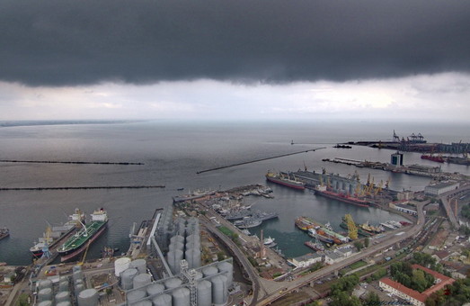 Непогода внесла коррективы в работу порта в Одессе