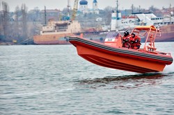 Украинские морские спасатели испытали новый скоростной катер