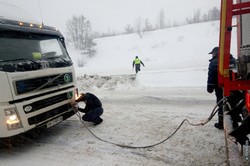 Одесские «чрезвычайники» рассказали, как спасали транспорт из снежного плена (ФОТО)