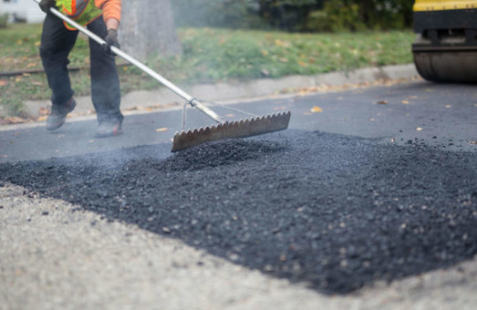 На ремонт улиц и дорог в Доброславе из бюджета выделят 2 миллиона
