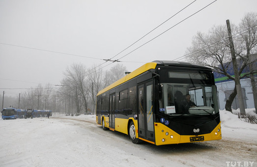 Завод "Белкоммунмаш" представил первый электробус на базе массовой "321-й" модели (ФОТО)