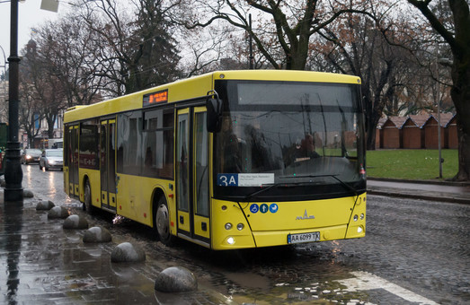 Цена проезда в автобусах Львова выросла, а вот качество услуг нет
