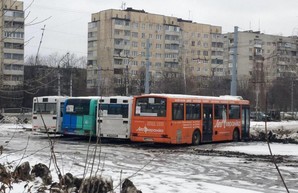 Во Львове коммунальные автобусы нашли на территории троллейбусного депо