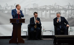 Порошенко назвал развитие портов Одесской области условием для евроинтеграции Украины