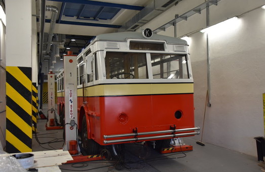 В Праге восстанавливают уникальный троллейбус «Praga TOT»