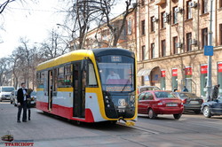 Как в одесском трамвае поздравляли пассажирок с весенним праздником 8 марта (ФОТО, ВИДЕО)