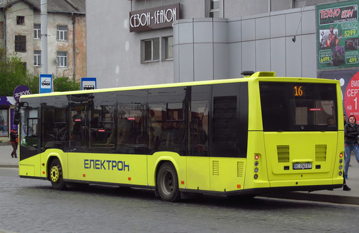 Львовским перевозчикам разрешили выпускать на маршруты меньше автобусов