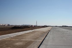В Одесском аэропорту досрочно начали укладку бетона на новой взлетно-посадочной полосе