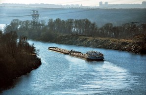 По рекам Украины в прошлом году перевезли 16,5 миллионов тонн грузов