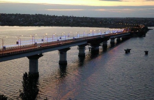 В Николаеве запретили проезд тяжелых грузовиков по Варваровскому мосту на трассе из Одессы