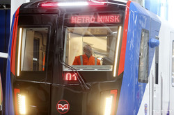 На заводе «Stadler» в Фаниполе представили новый метропоезд для Минска