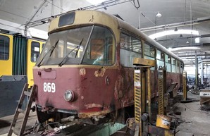 В трамвайном депо Львова восстанавливают еще один ретро-трамвай (ФОТО)