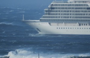 У побережья Норвегии потерпел бедствие круизный лайнер «Viking Sky»