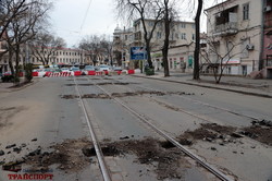 В Одессе на улице Софиевской уже начали демонтаж трамвайных путей (ФОТО)