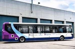 В Великобритании испытывают 12-метровый беспилотный автобус