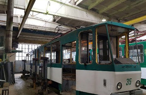 В трамвайном депо Житомира проводят ремонт трамвая «Tatra KT4SU»