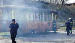 В Каменском уникальный ретро-трамвай использовали для учений пожарных