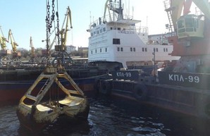 В Одесском порту ведутся работы по эксплуатационному дноуглублению