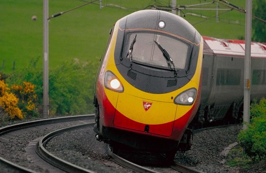 Поездки на поездах в Великобритании снова набирают популярность