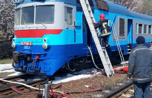 Инцидент на Одесской железной дороге: загорелся пригородный дизель-поезд