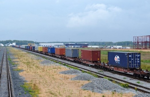 С начала апреля в Украине появилось два новых контейнерных поезда
