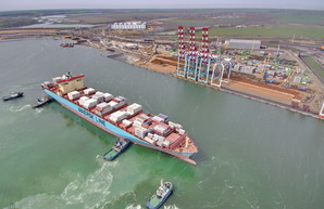 Контейнерный терминал «ТИС» за год принял 52 котейнеровоза компании «Maersk»