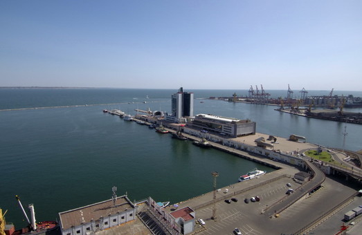 Руководитель Одесского морского торгового порта заработал за год 5,3 миллиона гривен, а его коллега из Южного – более чем 20 раз меньше